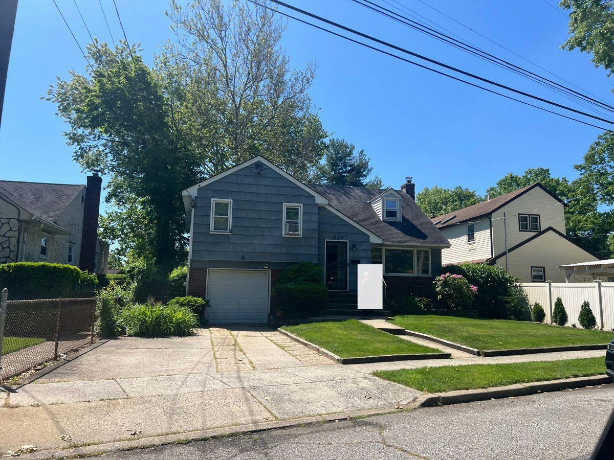 Menard St, Uniondale, NY 11553