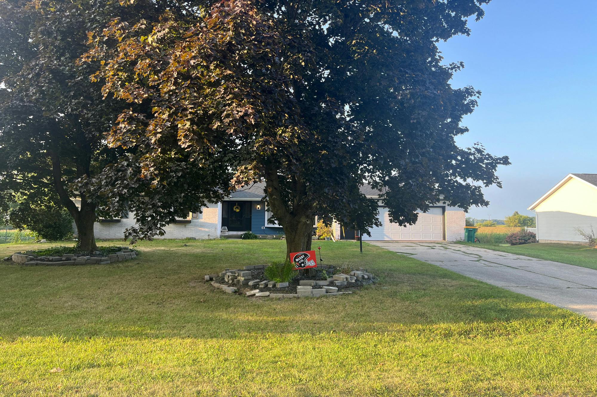 Walnut Hill Dr, Lakeville, IN 46536