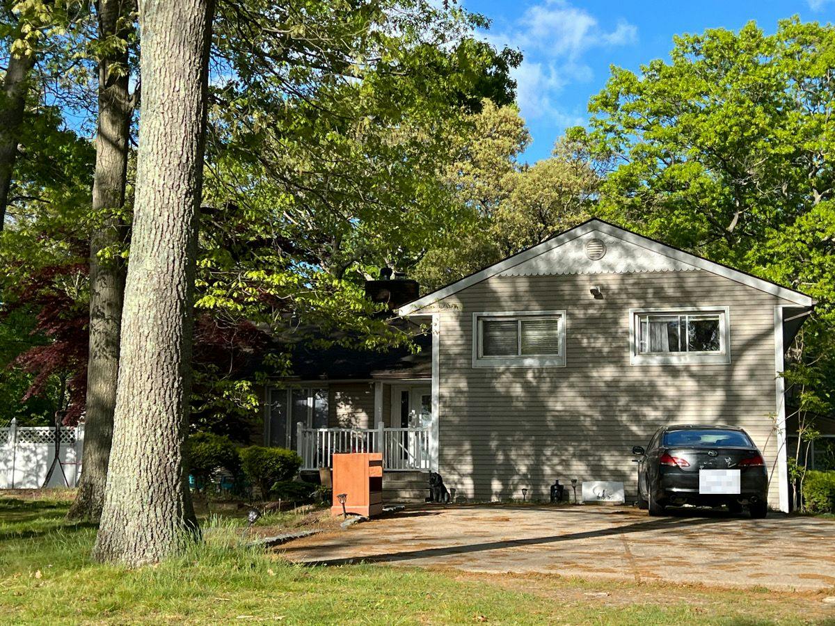 Oxhead Rd, Centereach, NY 11720