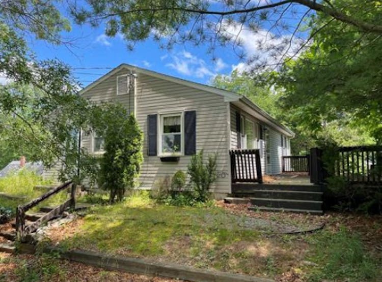 19 E Hill St, Terryville, CT, 06786, USA