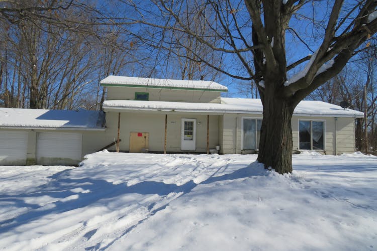 69473 Red Arrow Hwy, Hartford, MI, 49057, USA