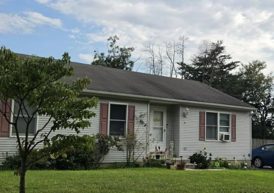 27 Fairmount Ave Sicklerville, NJ 08081, Camden County