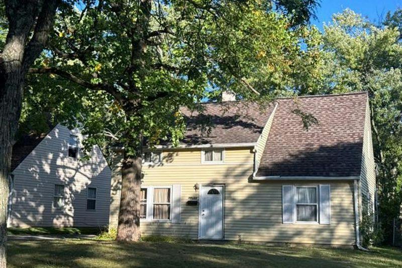 Cherrywood Ln, Cleveland, OH 44128