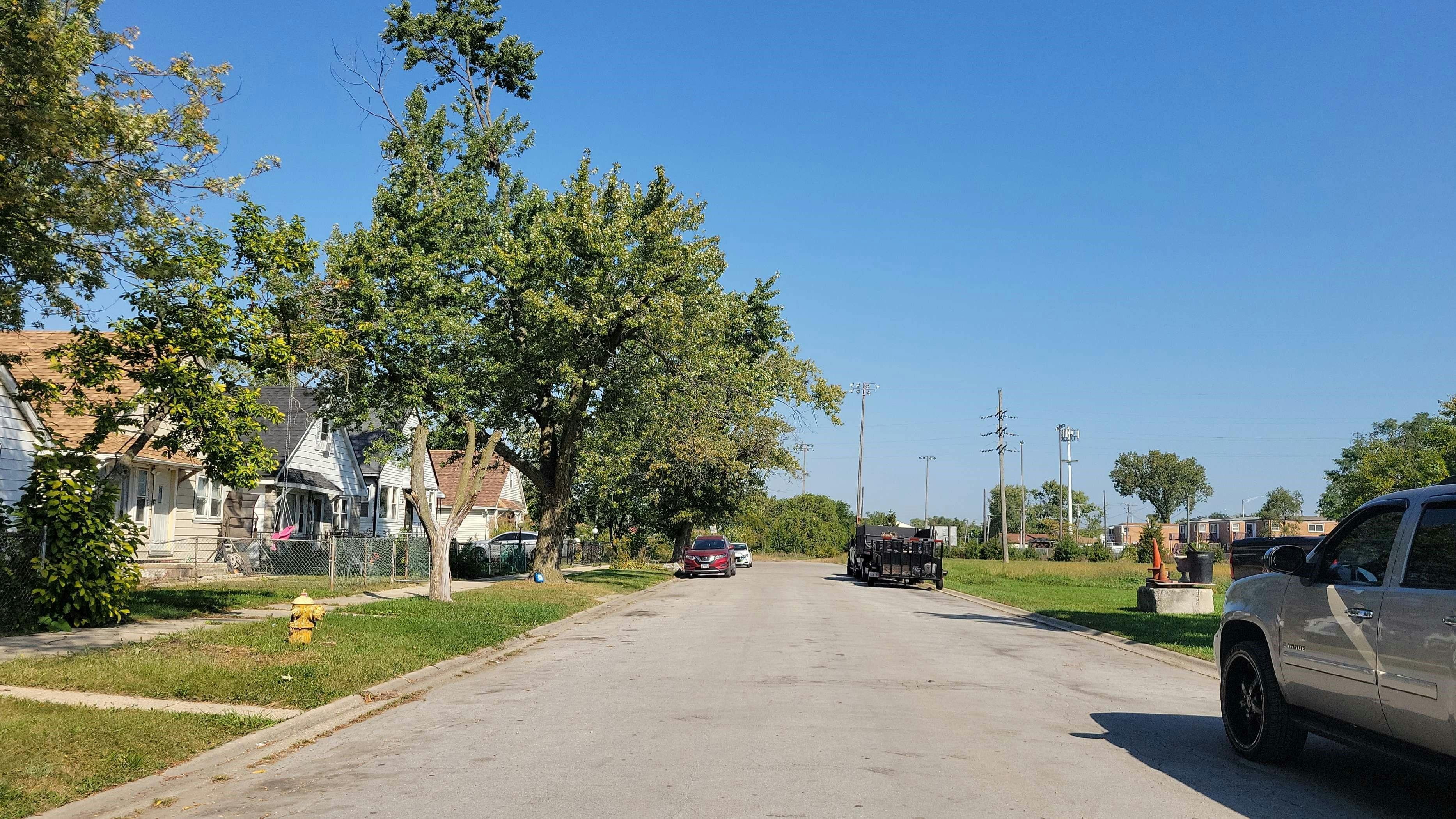 Woodbridge Ave, Harvey, IL 60426