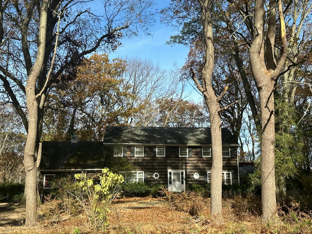 Beaver Dr, Locust Valley, NY 11560