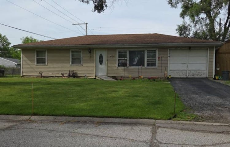 400 Stonehill Ave Valparaiso, IN 46385, Porter County