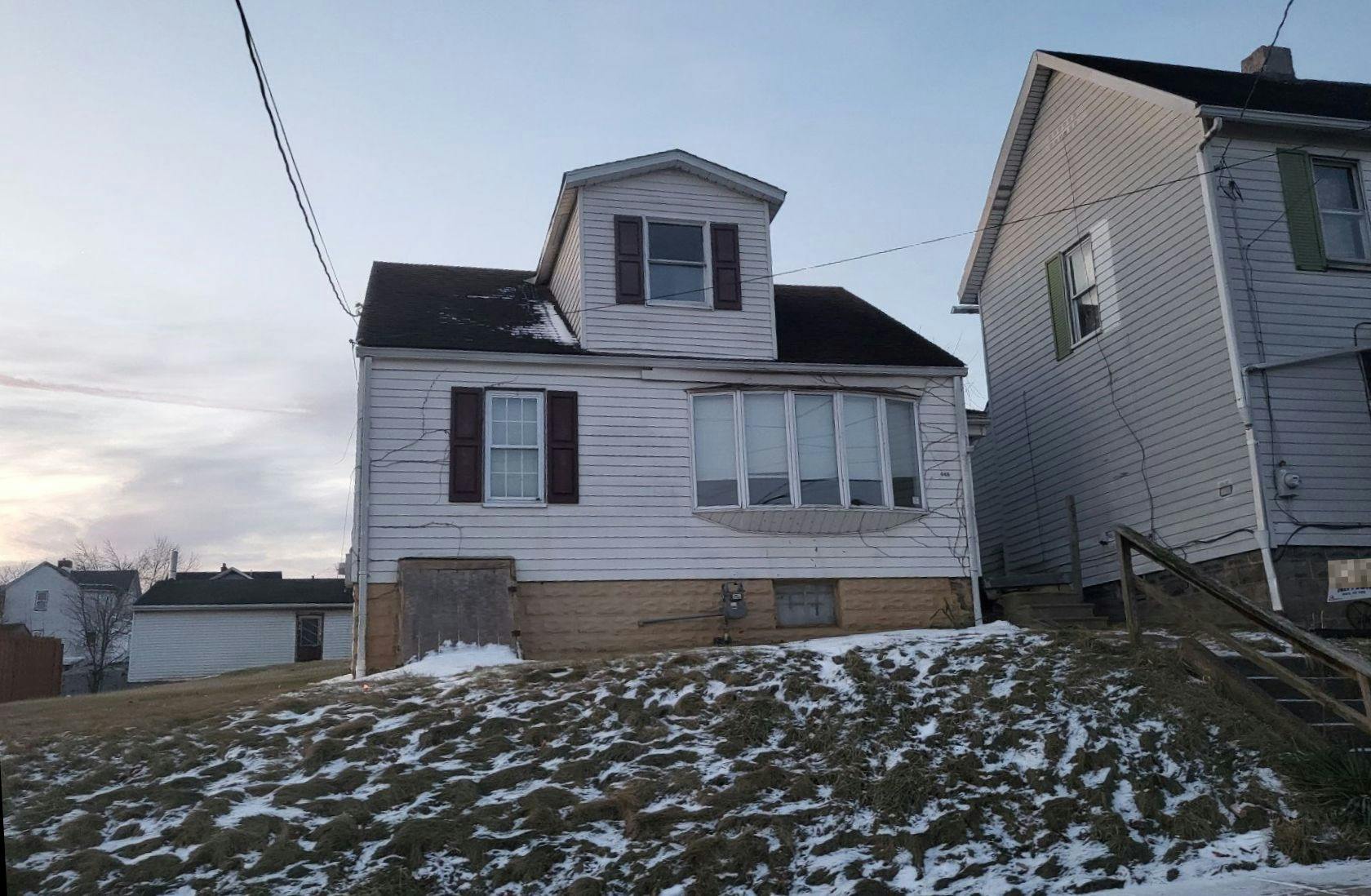 Ewing St, Washington, PA 15301