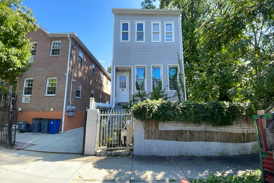 1450 Oakley Street Bronx, NY 10469, Bronx County