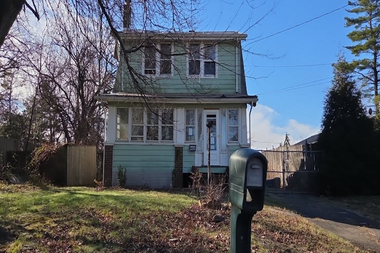 27 Serviss Ave East Brunswick, NJ 08816, Middlesex County