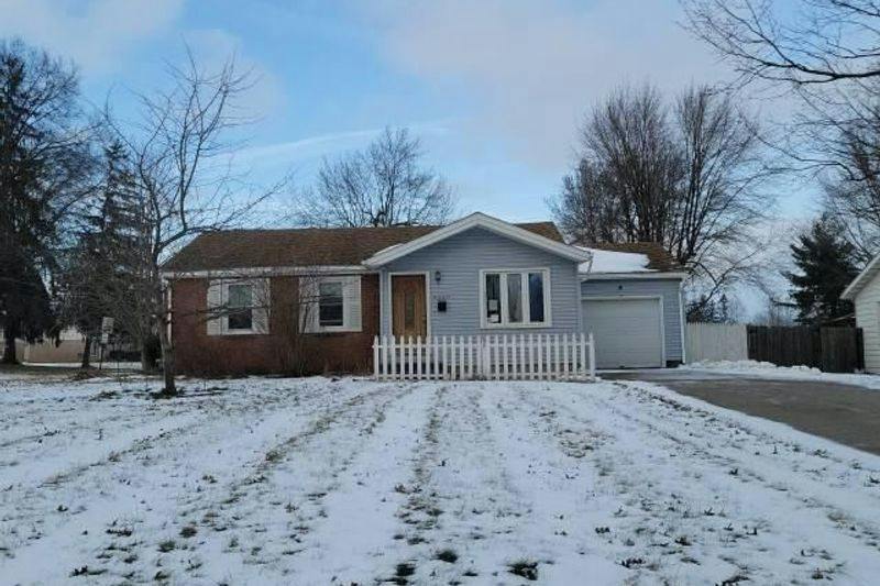 Maureen Dr, Youngstown, OH 44511