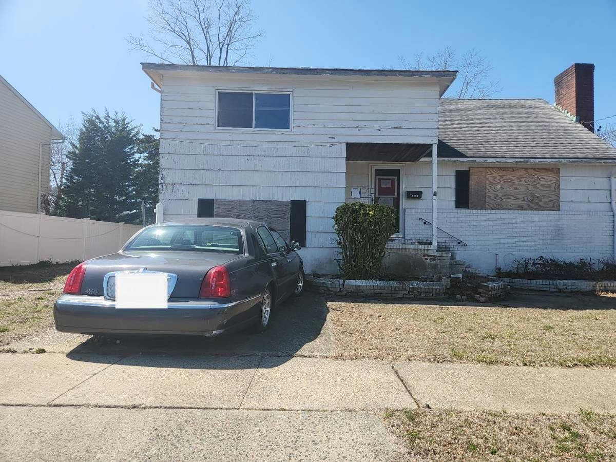 Vassar Pl, Merrick, NY 11566
