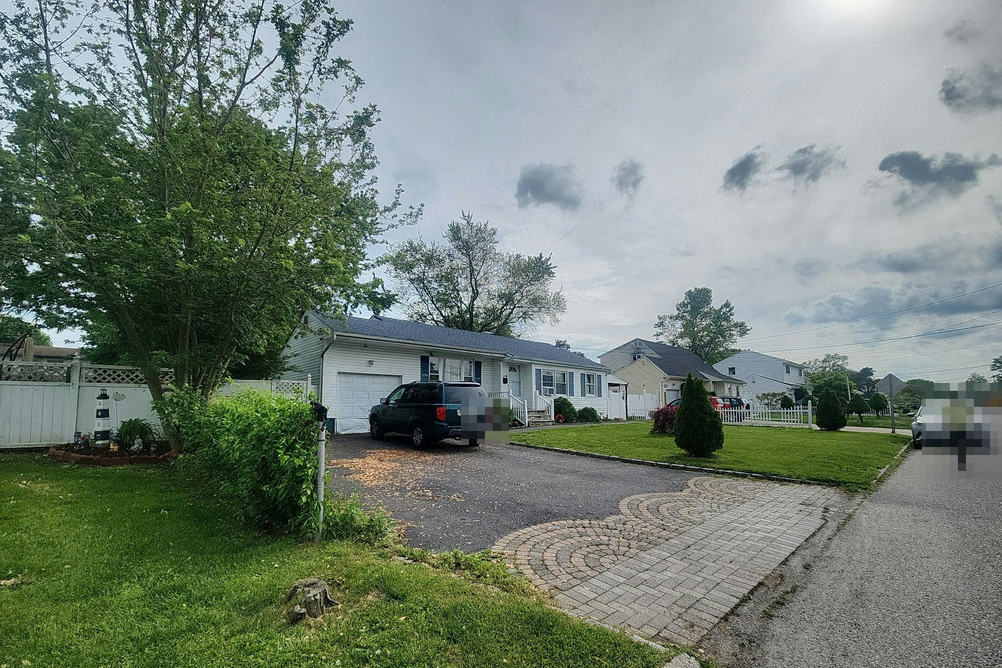 Heyward St, Brentwood, NY 11717