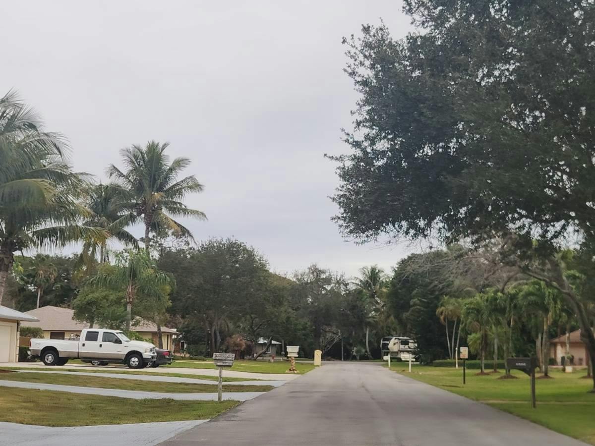 Piney Ct, Greenacres, FL 33463