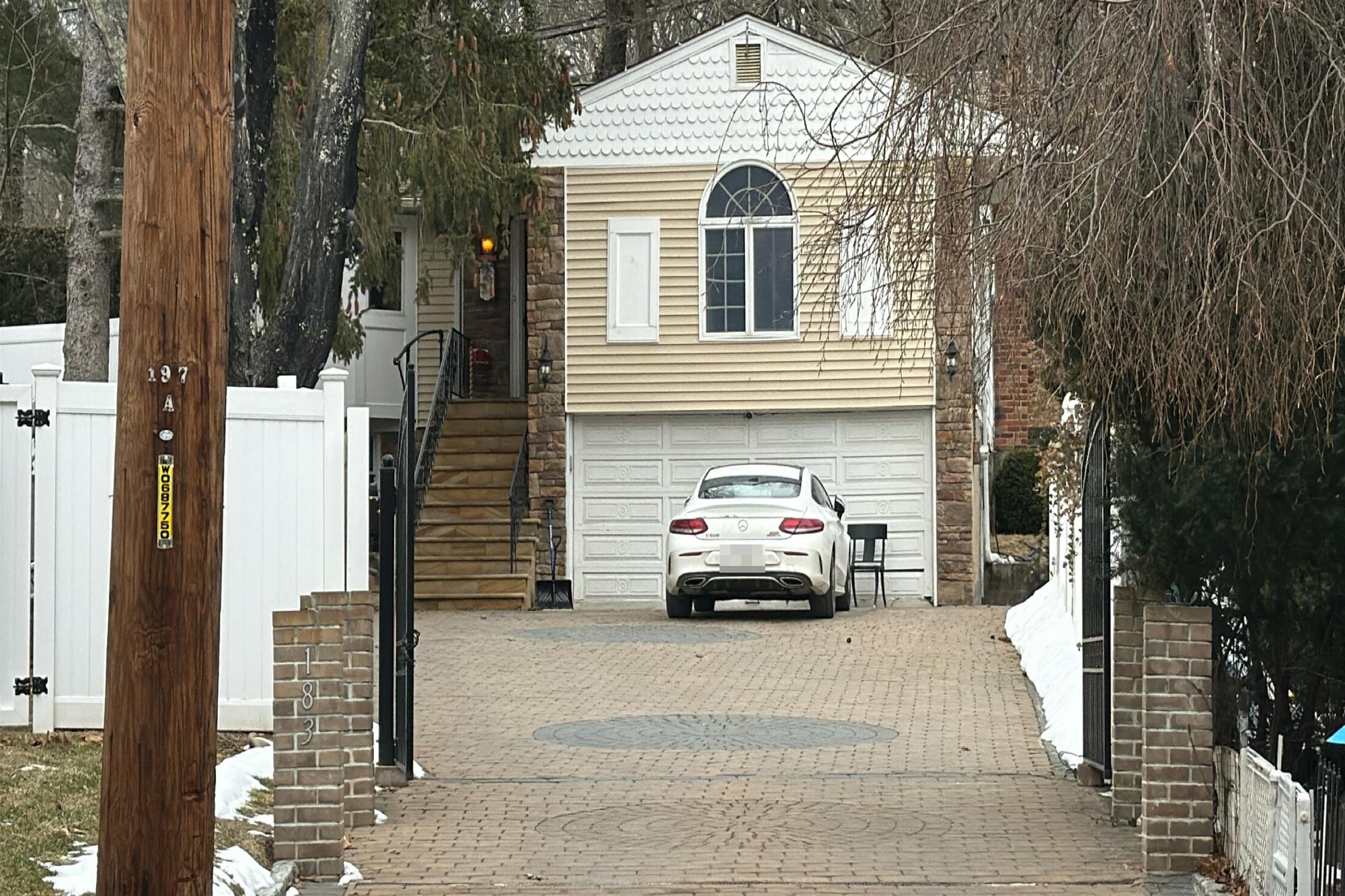 Woodbury Rd, Woodbury, NY 11797