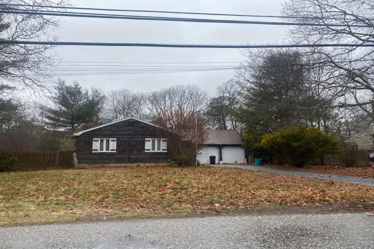 112 Hounslow Rd, Shirley, NY, 11967, USA