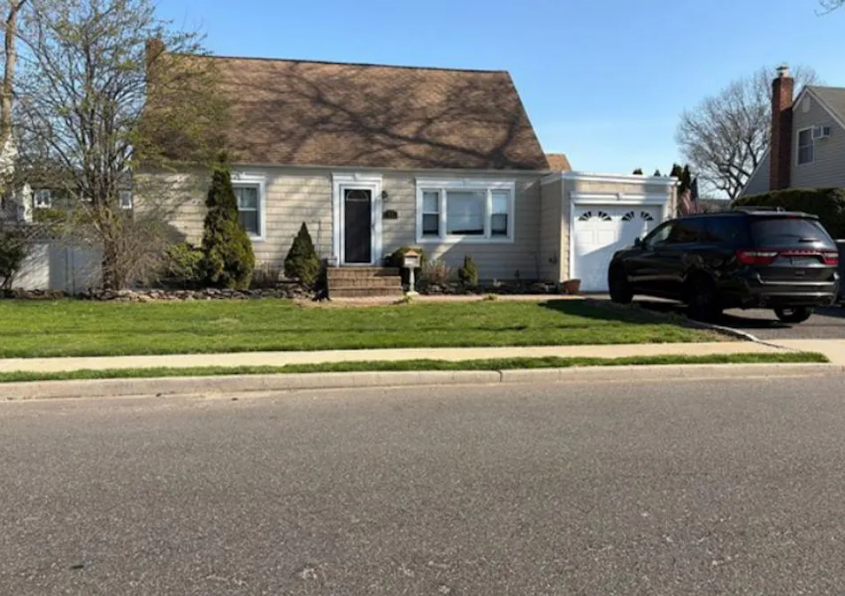95 Clark Ave Massapequa, NY 11758, Nassau County