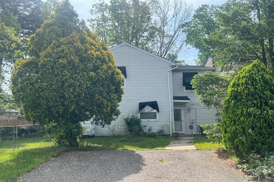 10 Berkshire Rd Sicklerville, NJ 08081, Camden County