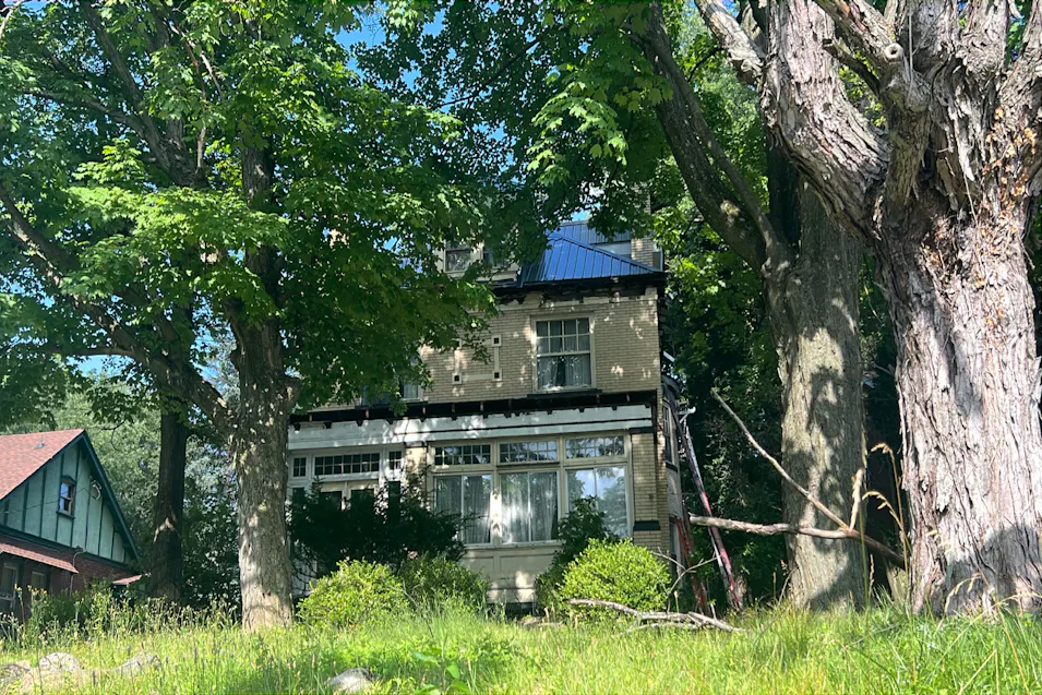 2504 Laketon Road Pittsburgh, PA 15235, Allegheny County