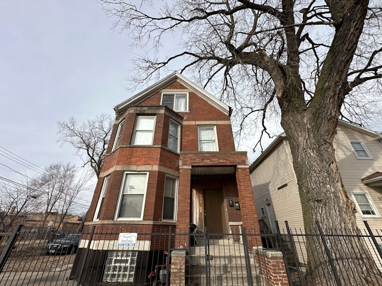 738 W 51st St Chicago, IL 60609, Cook County