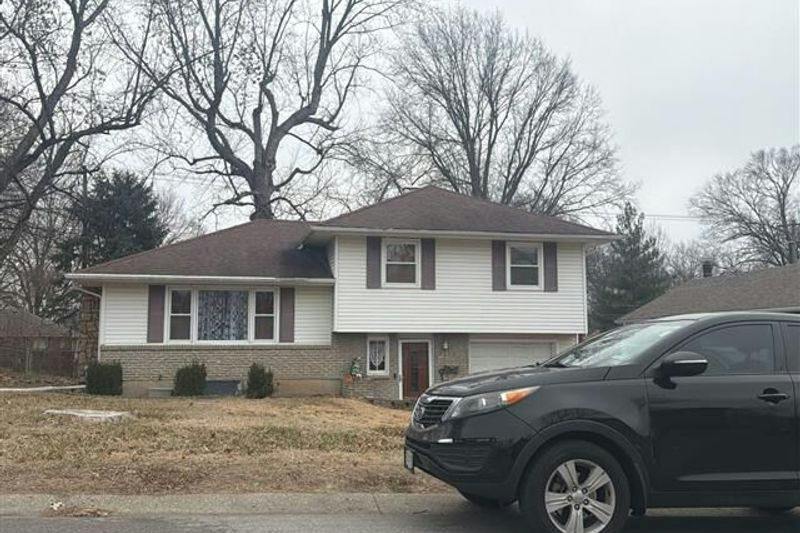 Mccoy St, Independence, MO 64055