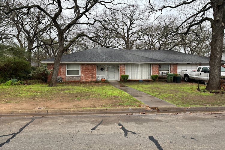 605 Circle View Drive South Hurst, TX 76054, Tarrant County