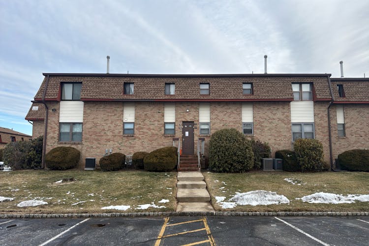 1213 N Oaks Blvd North Brunswick, NJ 08902, Middlesex County