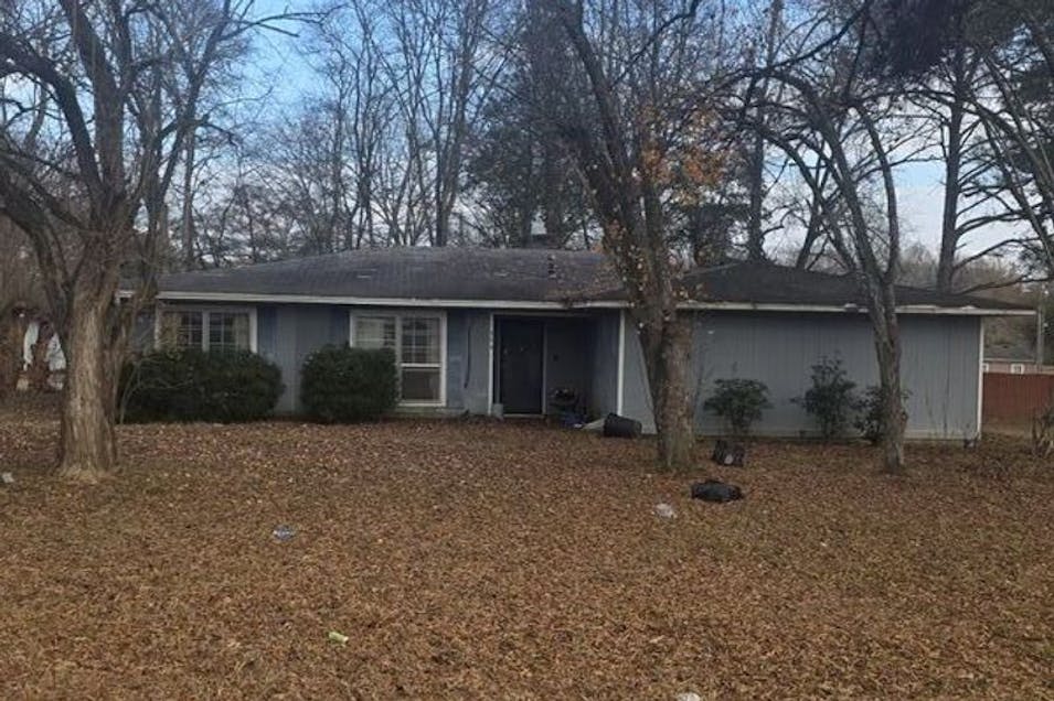 208 N Buckingham St Okolona, MS 38860, Chickasaw County