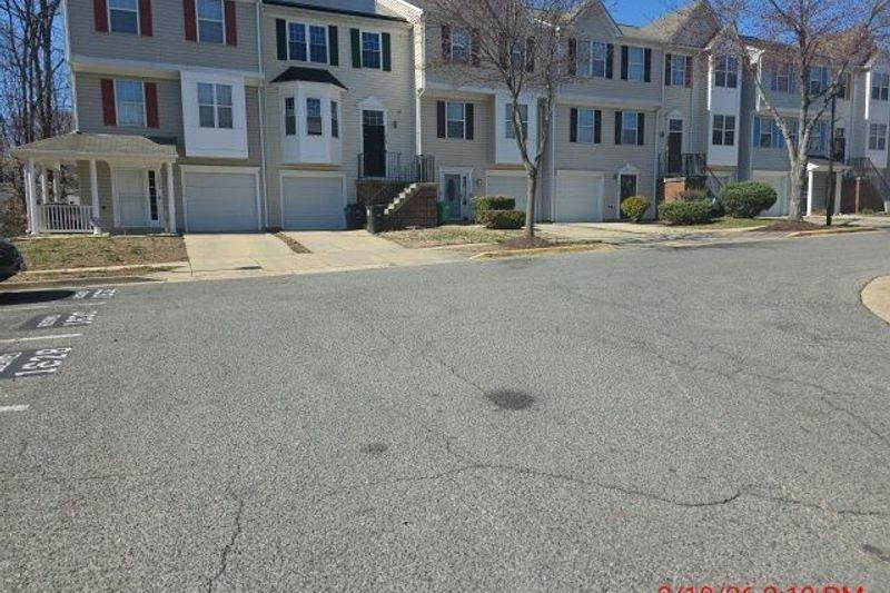 Deep Gorge Ct, Oxon Hill, MD 20745