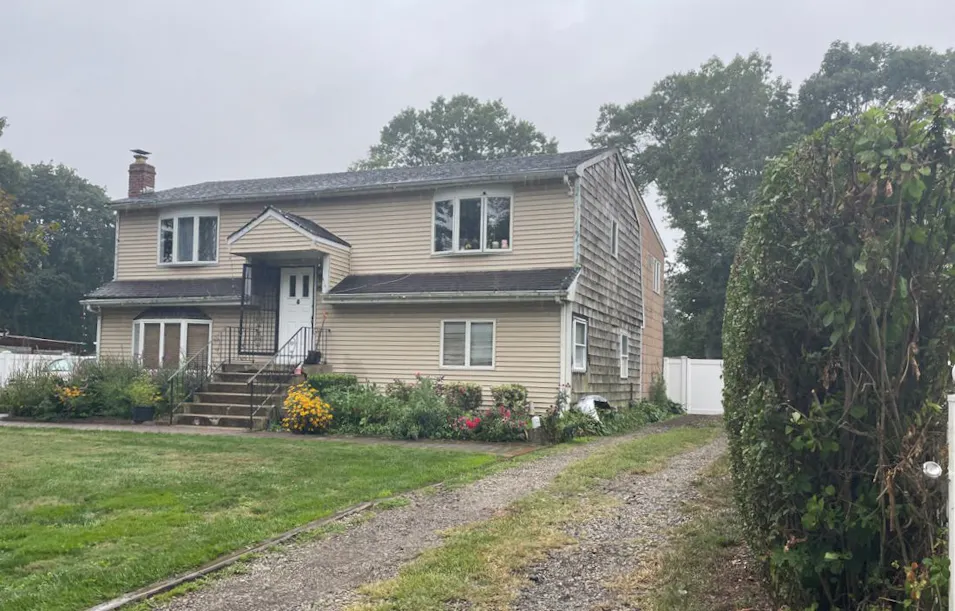 1586 North Thompson Drive Bay Shore, NY 11706, Suffolk County