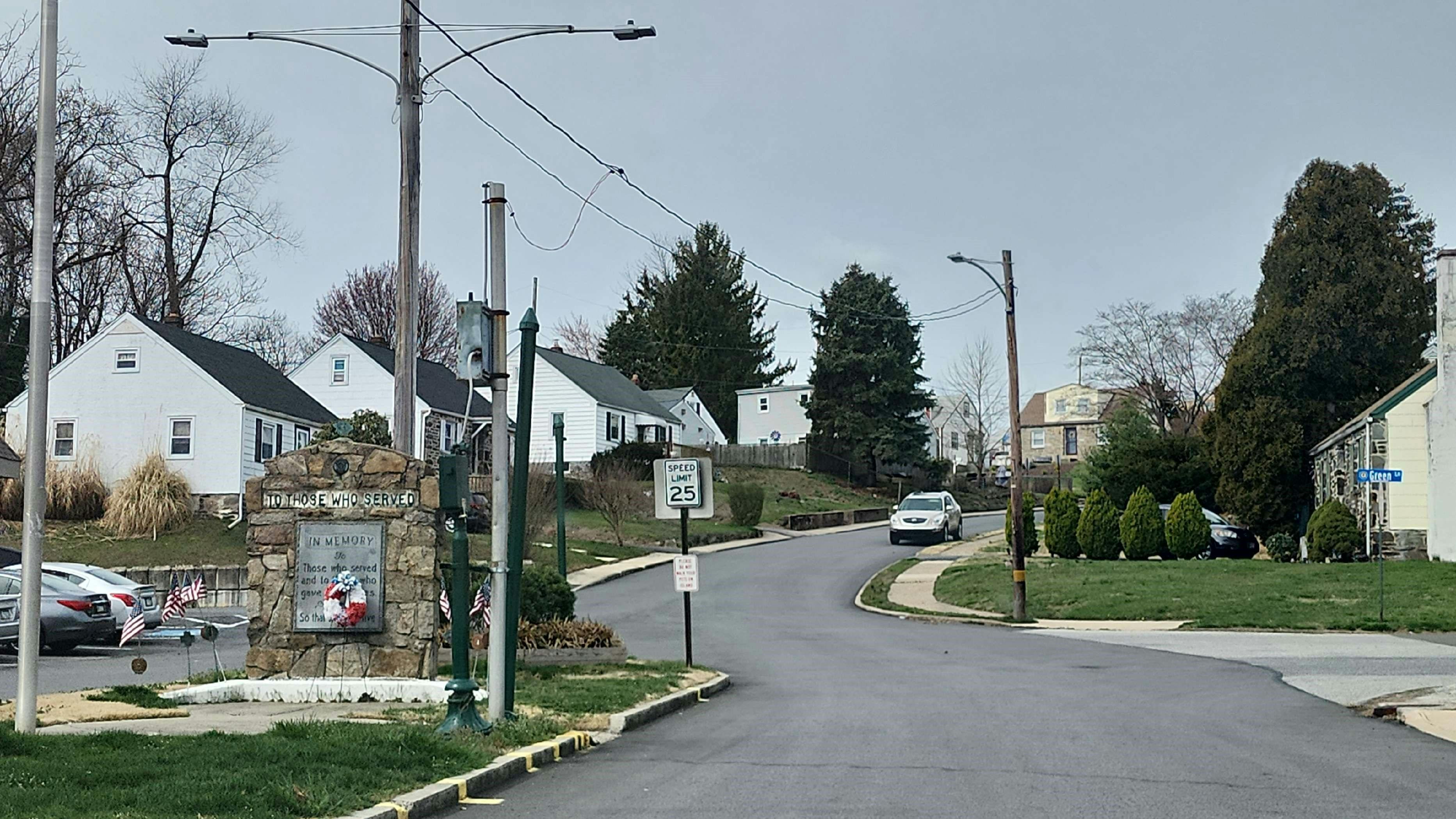 Rosalie Ln, Aston, PA 19014