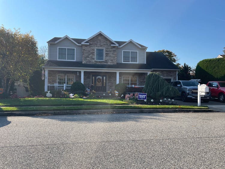 114 Chris Ln West Islip, NY 11795, Suffolk County