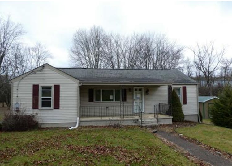 10 Yale St Jeannette, PA 15644, Westmoreland County