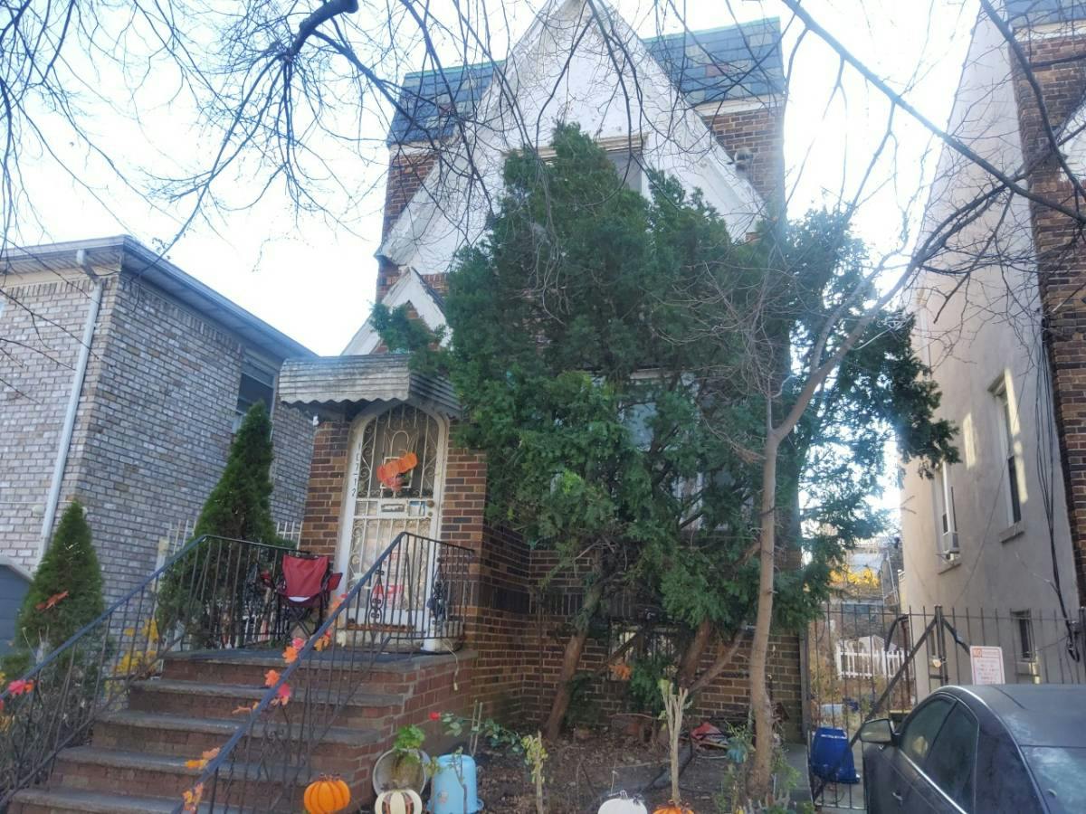 32nd Ave, East Elmhurst, NY 11369