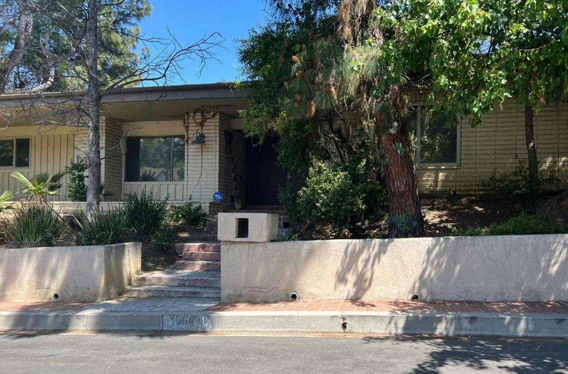Nanberry Rd, Encino, CA 91436