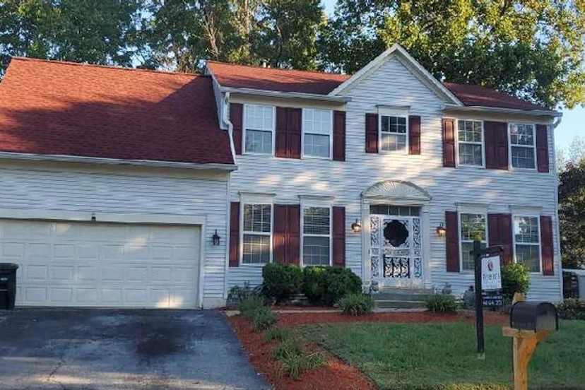 10606 Birdie Ln