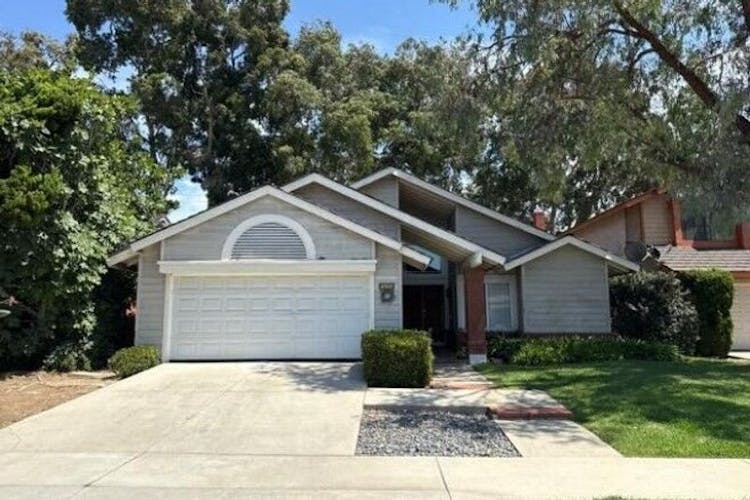 6564 Bradley Place Los Angeles, CA 90056, Los Angeles County