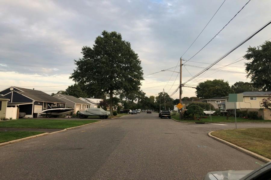 24th St, Deer Park, NY 11729