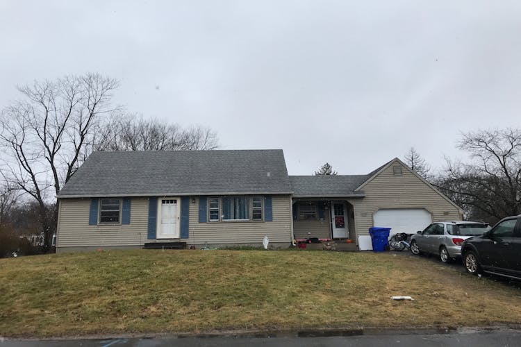 37 Litchfield Dr Enfield, CT 06082, Hartford County