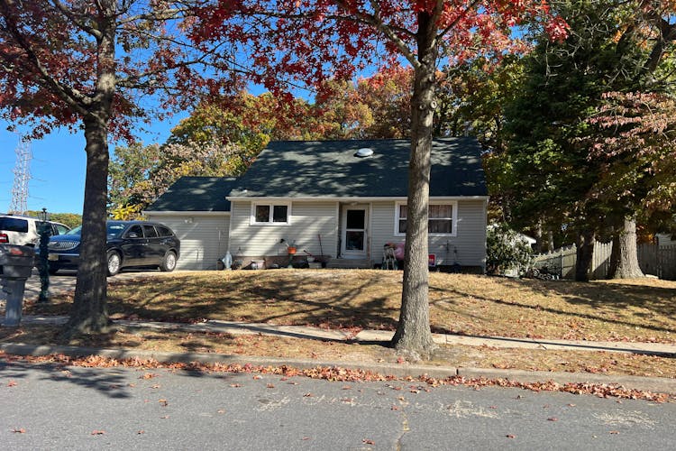 35 Sugarbush Drive Gloucester, NJ 08081, Camden County