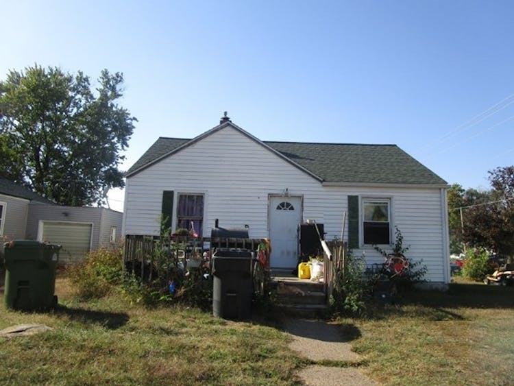 2100 West Court Clinton, IA 52732, Clinton County