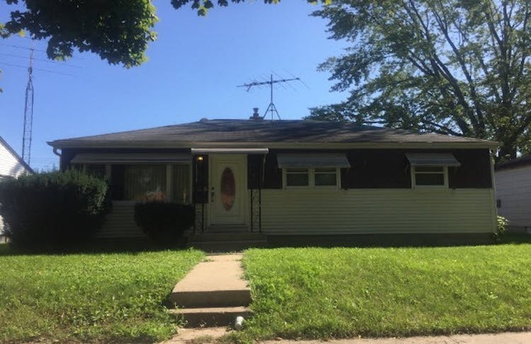 8127 West Glen Avenue Milwaukee, WI 53218, Milwaukee County