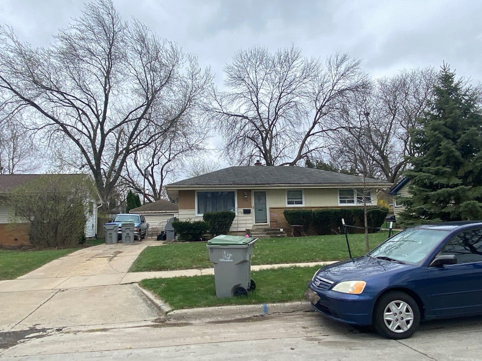8145 W Lynmar Ter Milwaukee, WI 53222, Milwaukee County