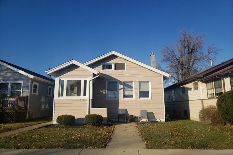 5534 W Warwick Ave Chicago, IL 60641, Cook County