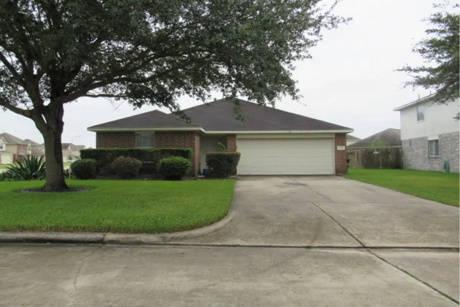 Tinas Terrace Dr, Houston, TX 77038
