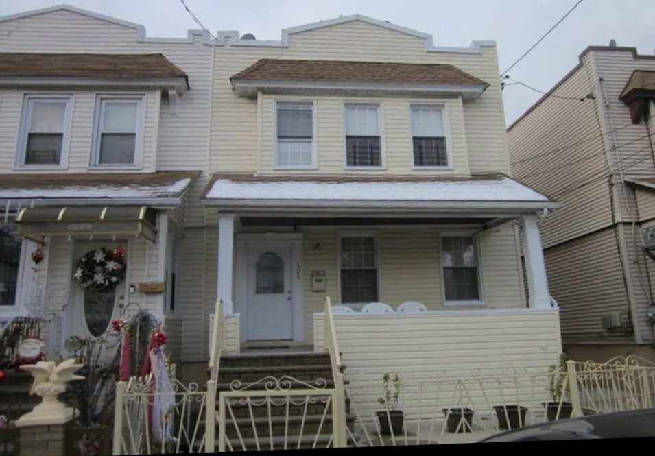 150 Pine Street Brooklyn, NY 11208, Kings County