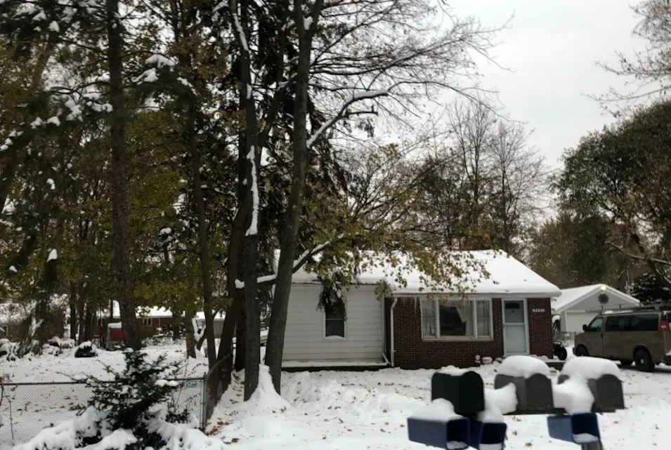 5551 Dons Dr Waterford, MI 48329-3228, Oakland County