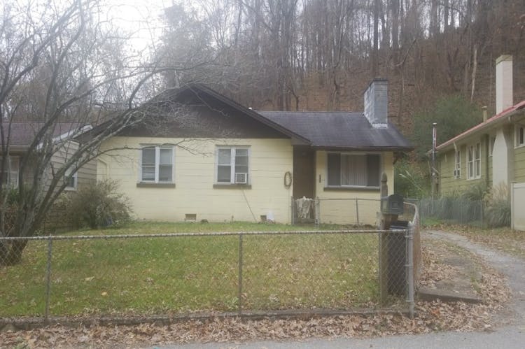 728 98th Street Marmet, WV 25315, Kanawha County