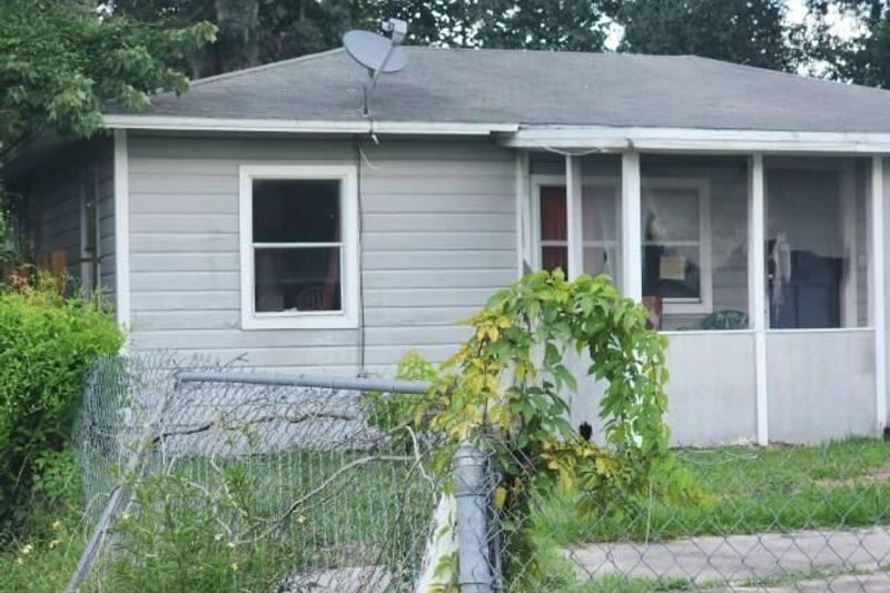 5555 Tyler Ave photo 3