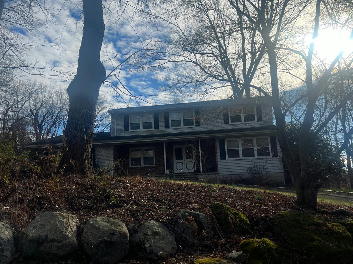 Stonehedge Dr, West Nyack, NY 10994