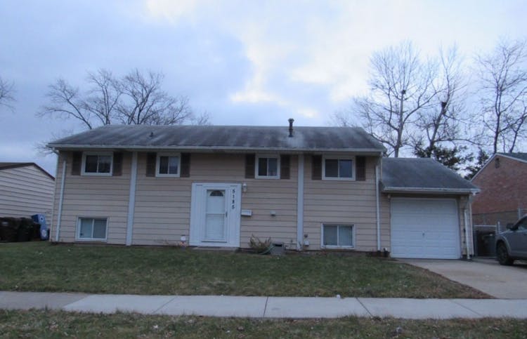 5185 Greentree Rd Oak Forest, IL 60452, Cook County